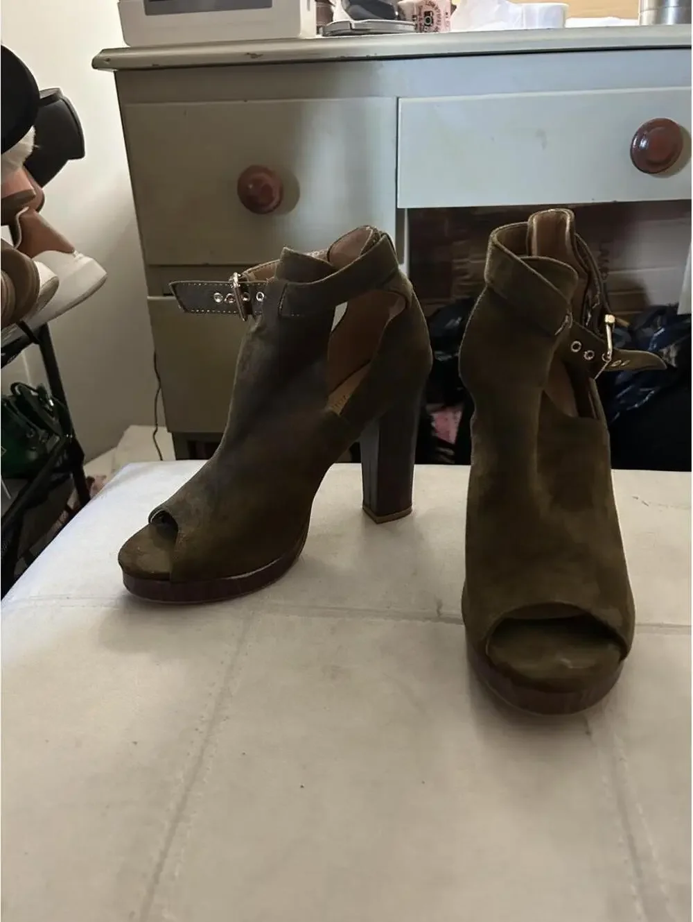 Jolimall Olive green sued peep toe platform ankle booties size 7